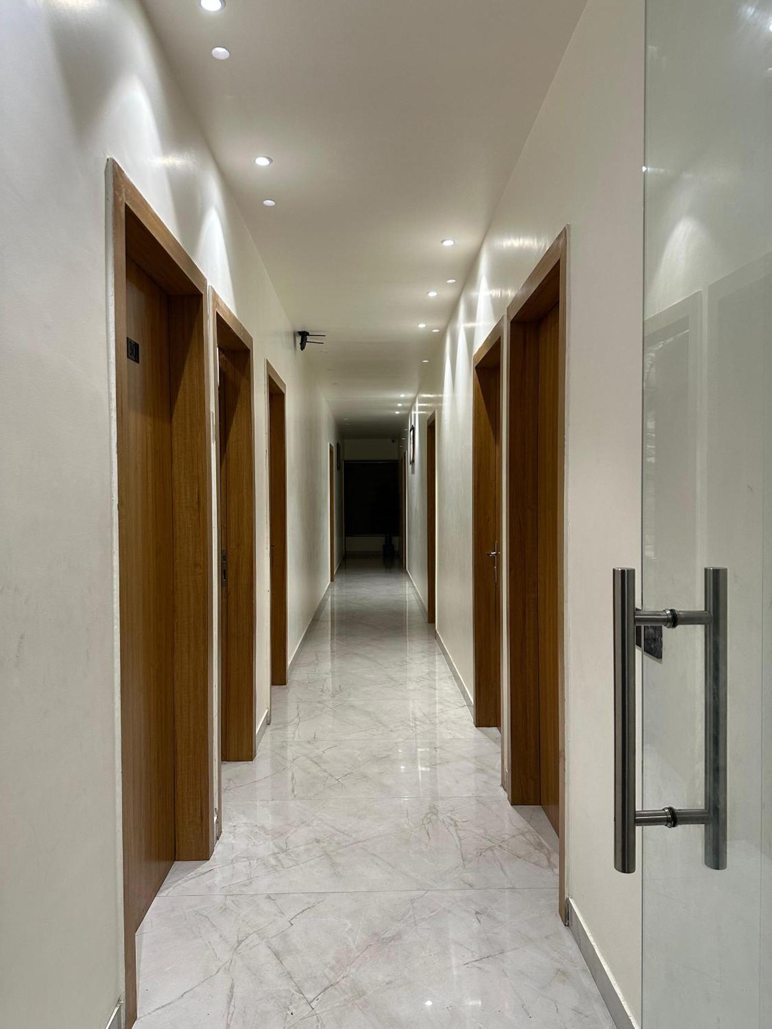 Hotel Sky Way Inn Hisar Bagian luar foto