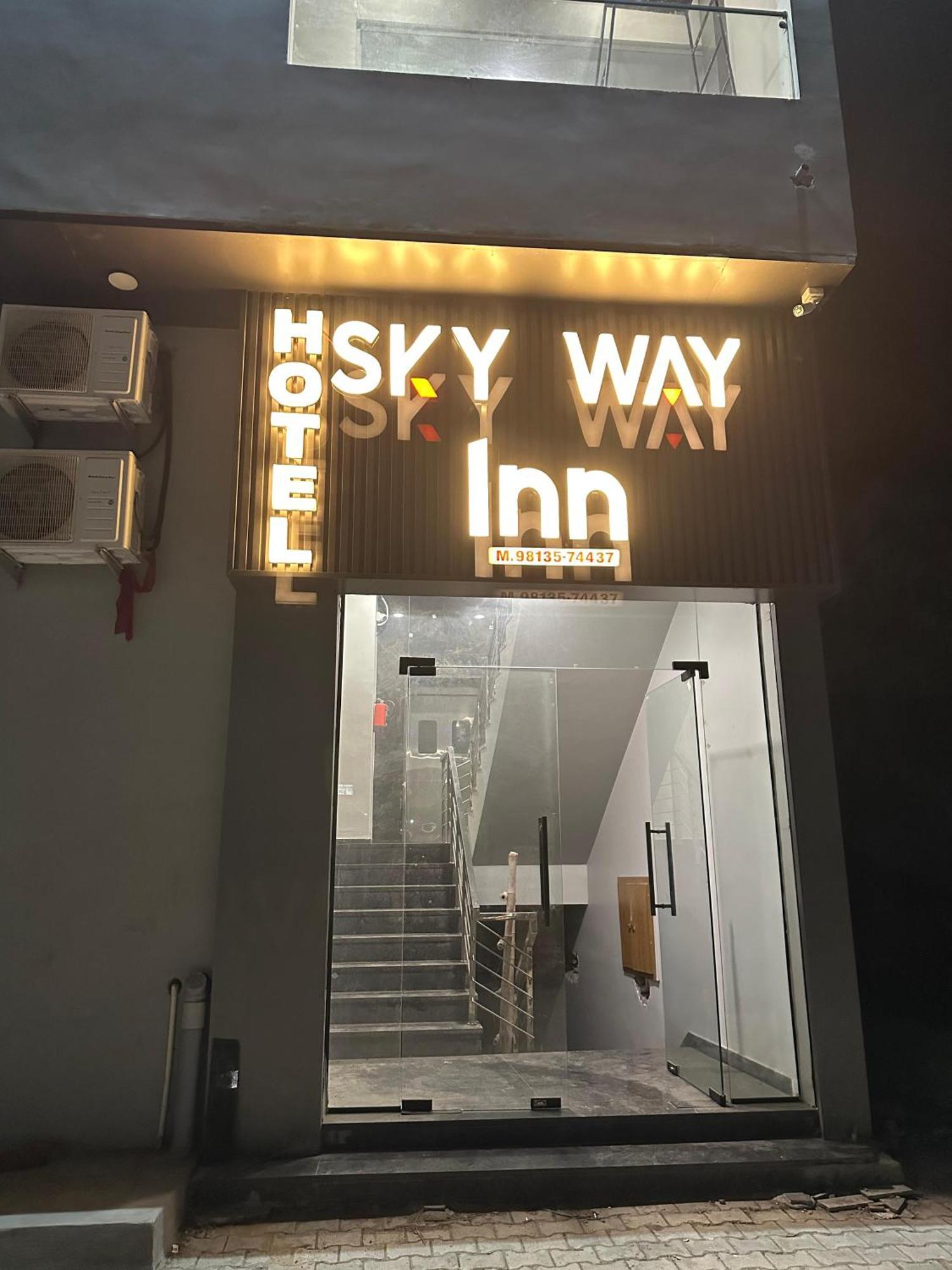 Hotel Sky Way Inn Hisar Bagian luar foto