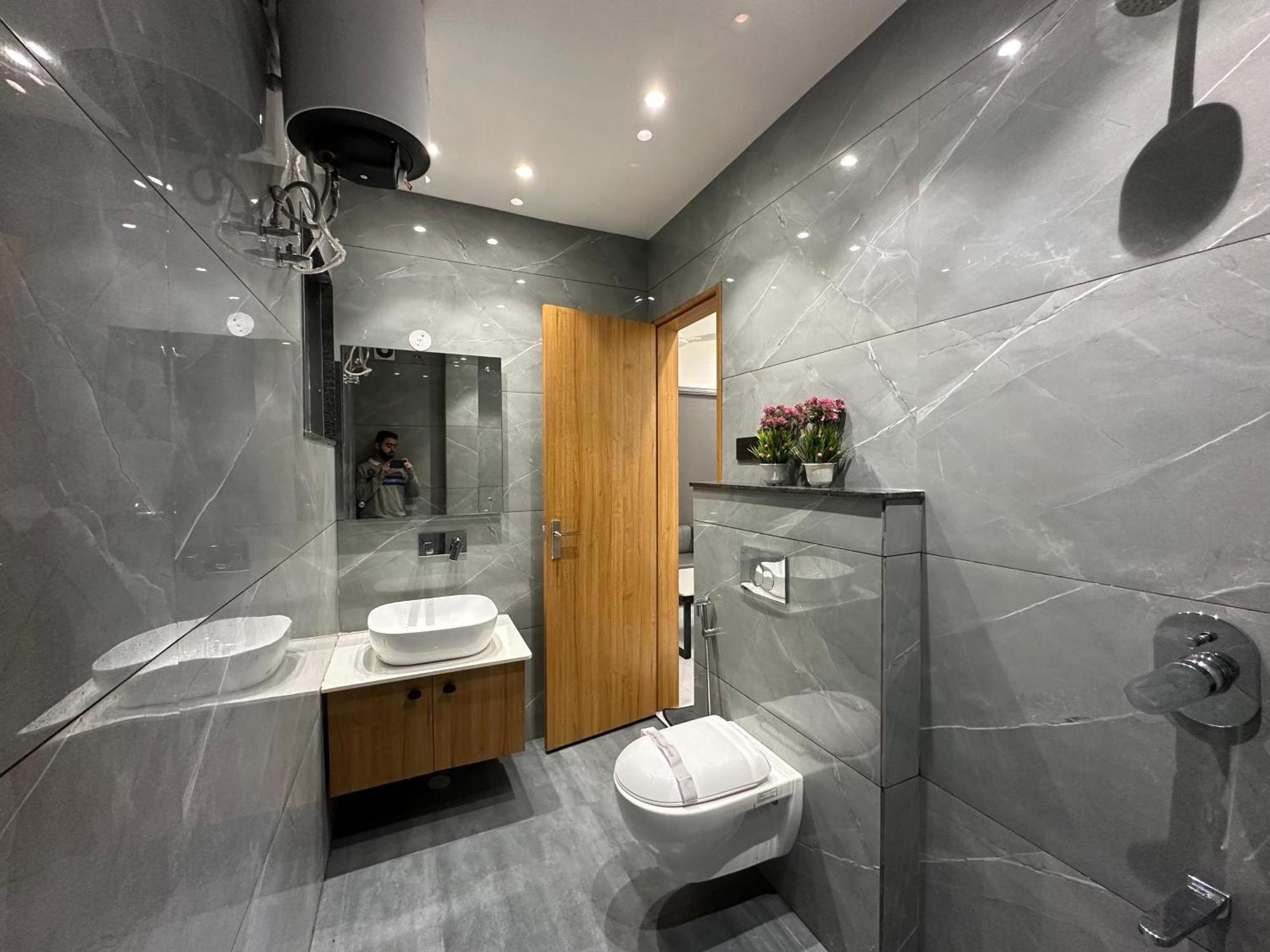 Hotel Sky Way Inn Hisar Bagian luar foto