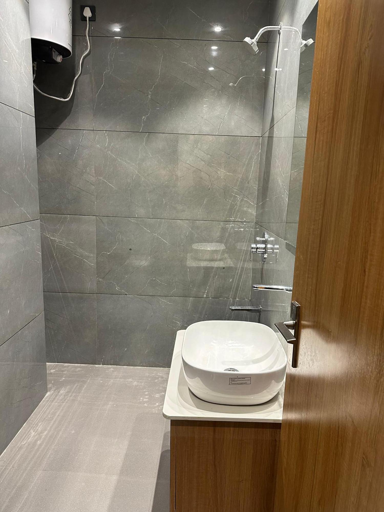 Hotel Sky Way Inn Hisar Bagian luar foto