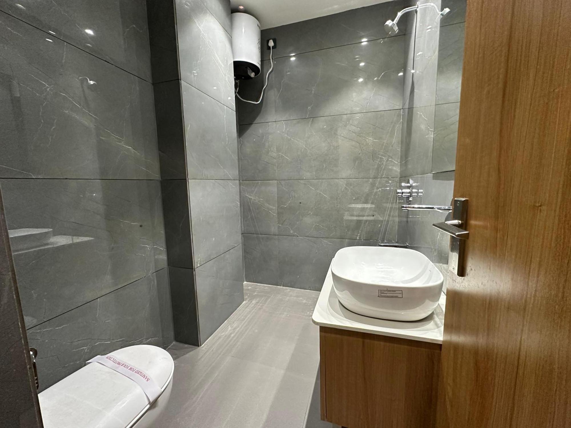 Hotel Sky Way Inn Hisar Bagian luar foto